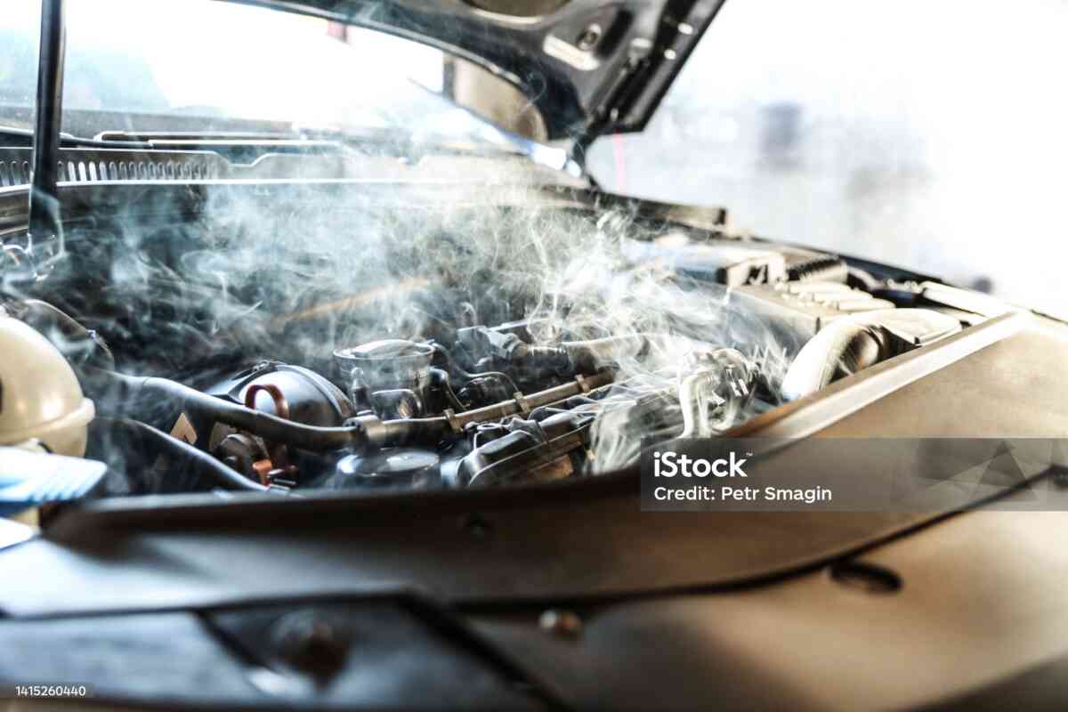 Tanda-Tanda Mesin Mobil Harus Segera Diservis