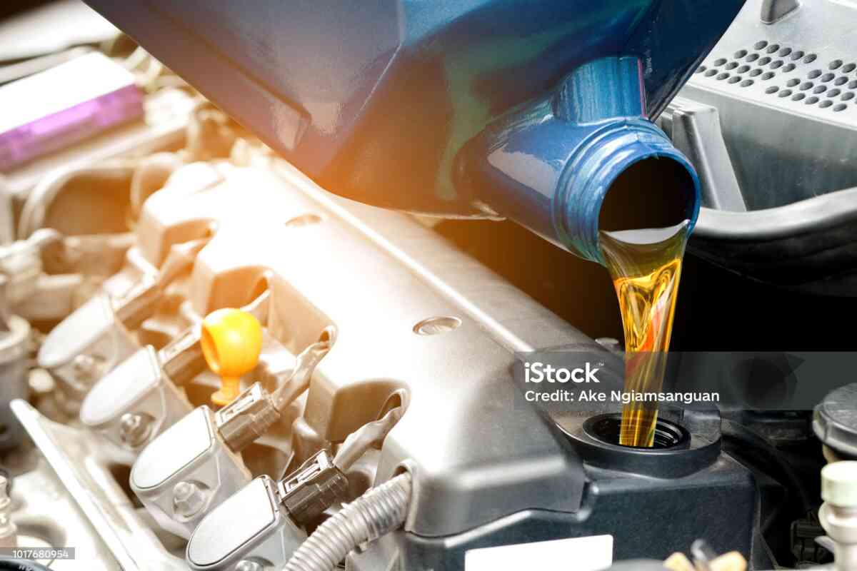 Cara Mengecek Level Oli Mesin Mobil Sendiri